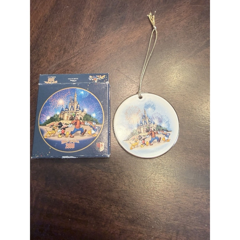 Walt Disney World Disc Hanging Ornament Magic Kingdom 2000 mini plate christmas